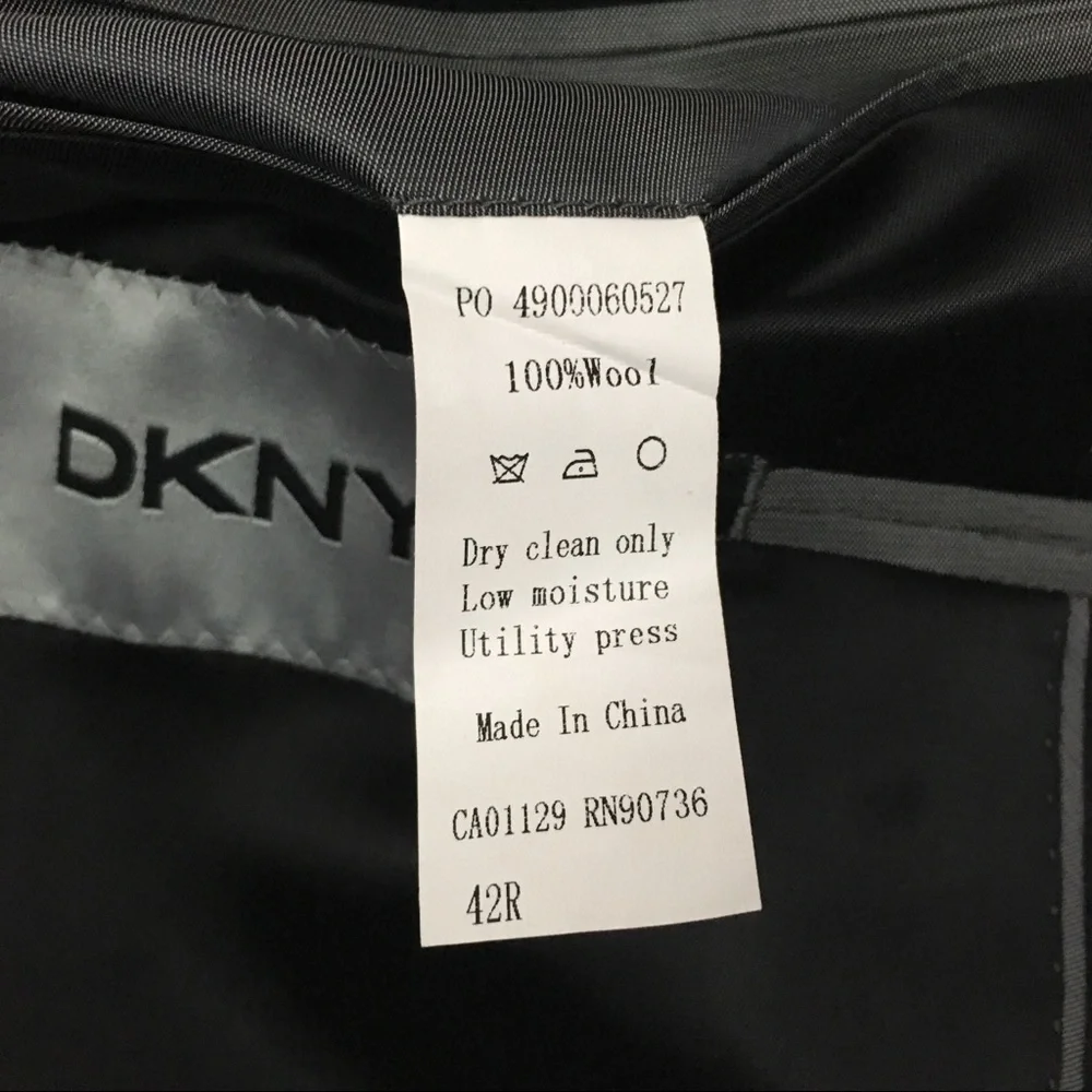 New dkny 2 piece 42r men’s suit black slim fit  2 button 100% wool nwt ea0060